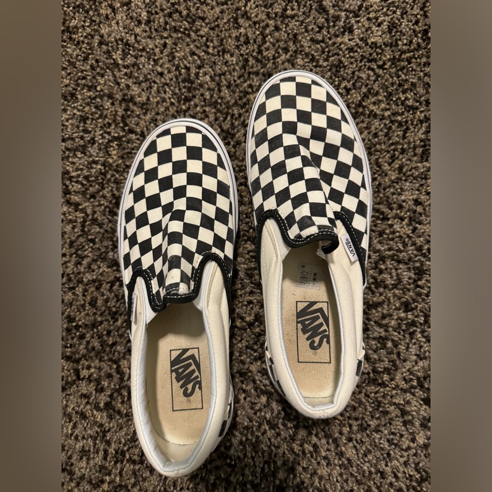 Women’s 8.5 Checkered Vans